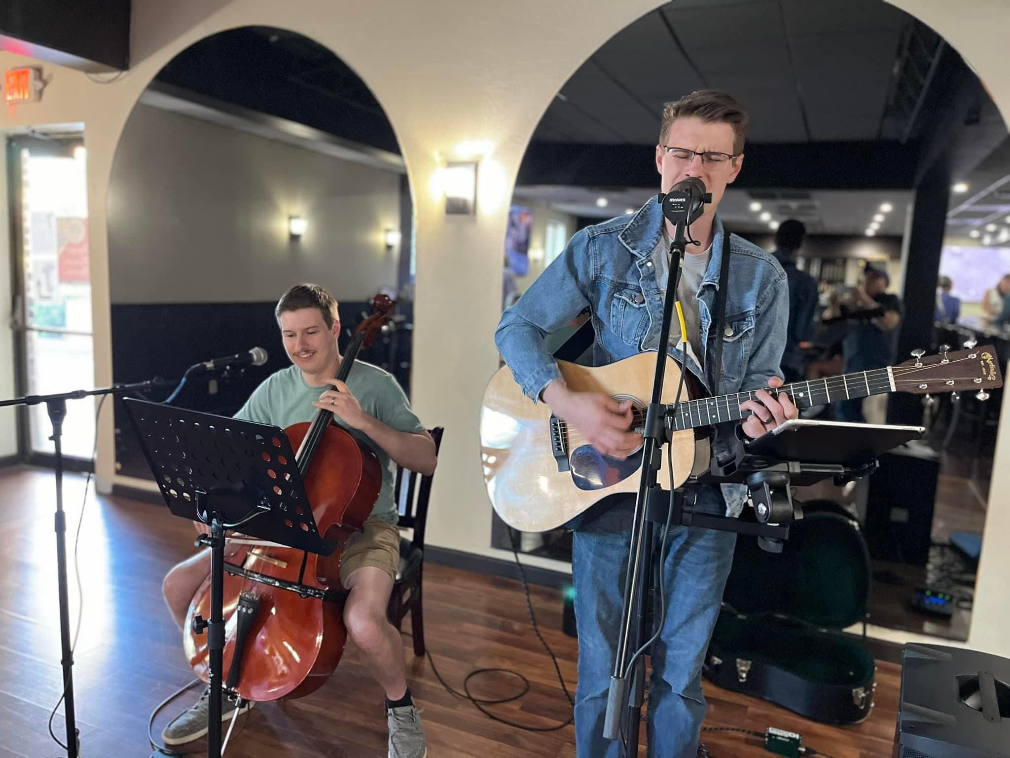 The Oscos performing at Uno Pizzeria